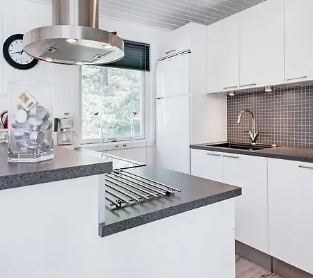 Three-bedroom Holiday In Nexo 33 Vester Somarken