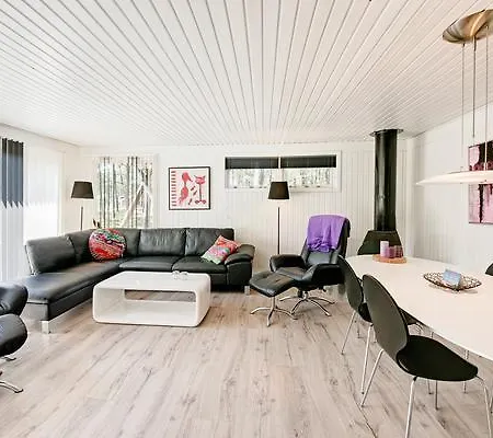 Casa vacanze Three-bedroom Holiday In Nexo 33 *