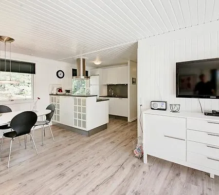 Three-bedroom Holiday In Nexo 33 *